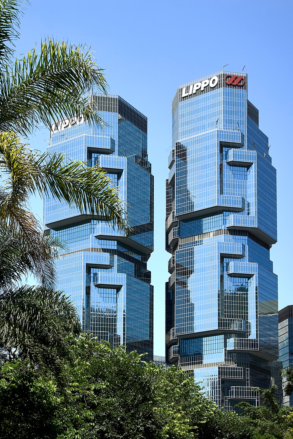 The articulated twin towers of the Lippo Centre in Hong Kong