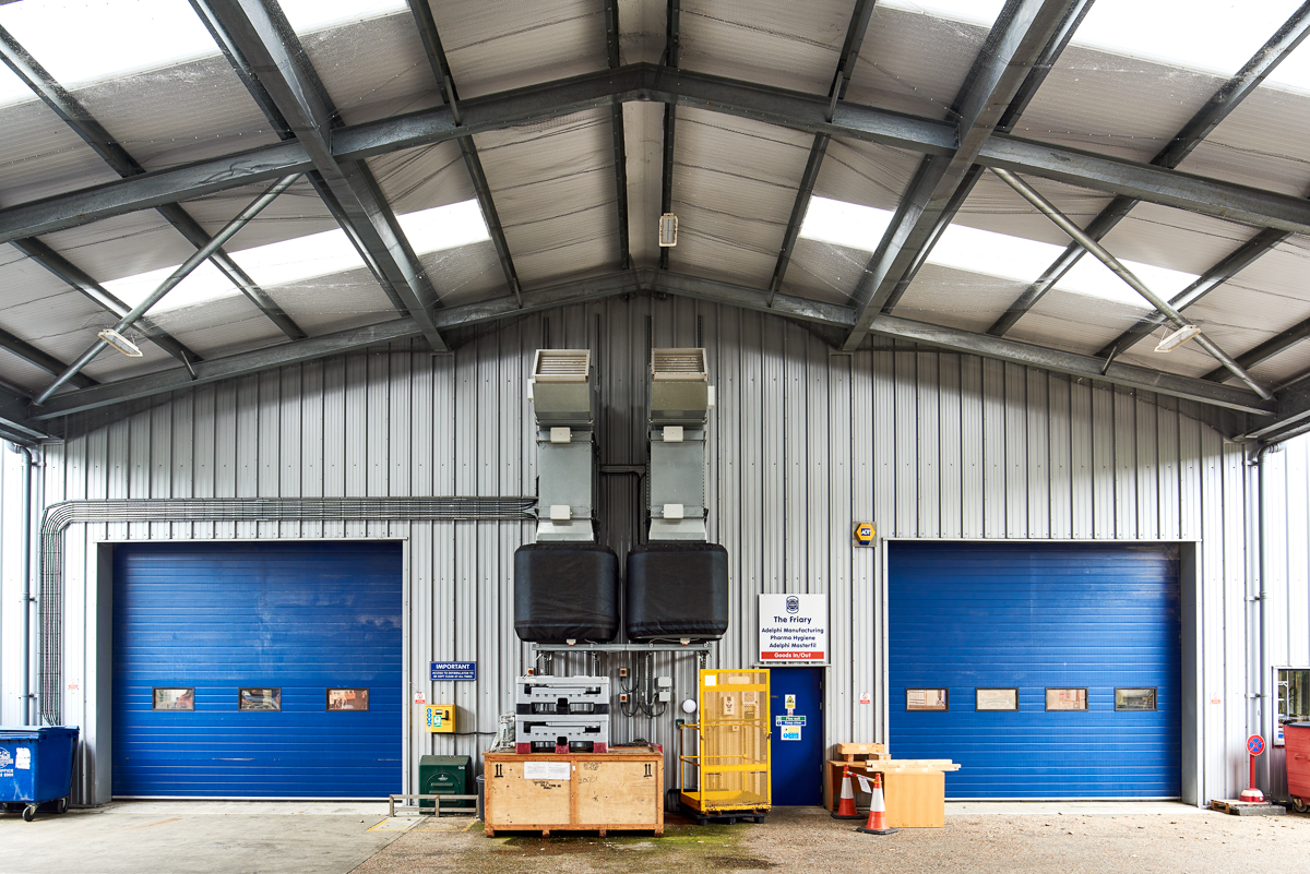External environmental-control plant between two loading doors